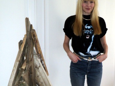 Sármán Nóra magas derekú nadrágban