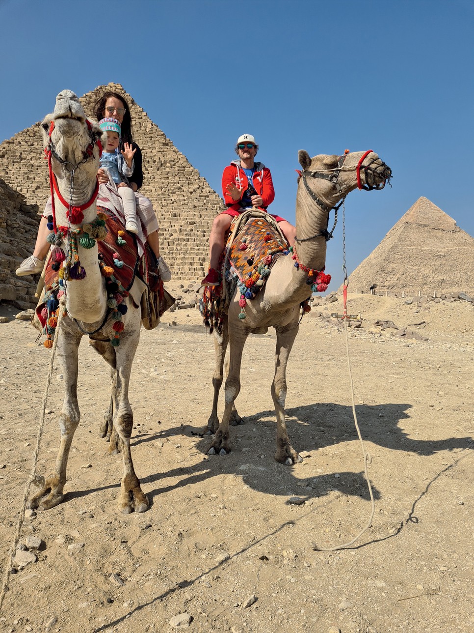 Hátizsákkal és babahordozóval a föld körül - ismerd meg a világjáró családot!