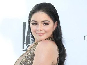 Megint őrületes dekoltázst villantott a fiatal sorozatsztár