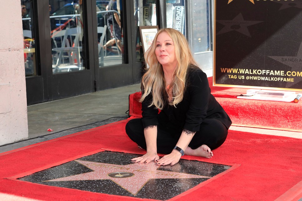 Christina Applegate 2022-ben kapott csillagot a Hollywood Walk of Fame-en