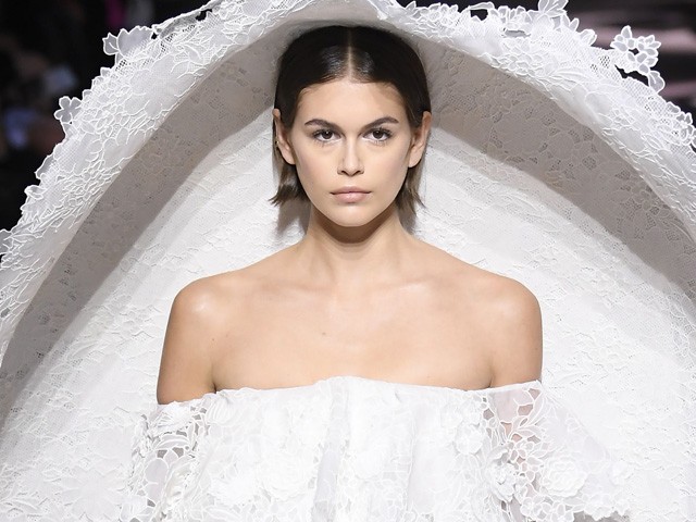 Ha ez lesz az új eskövői ruha trend, akkor nem lesz könnyű dolga a menyasszonynak