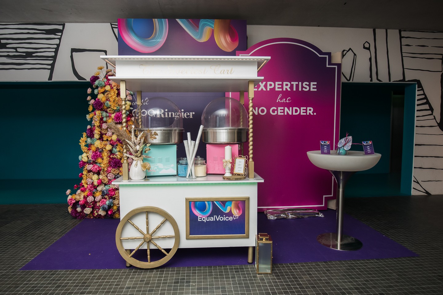 A GLAMOUR Women of the Year gálán rendkívül nagy sikere volt a Ringier Hungary Equal Voice standjának is, ahol vattacukorral édesítették meg az estéjüket azoknak, akik odatévedtek