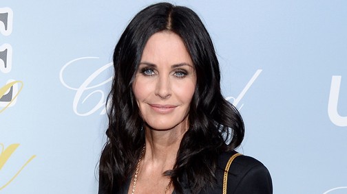 Az 55 éves Courteney Cox biknis fotójától leesik az állad