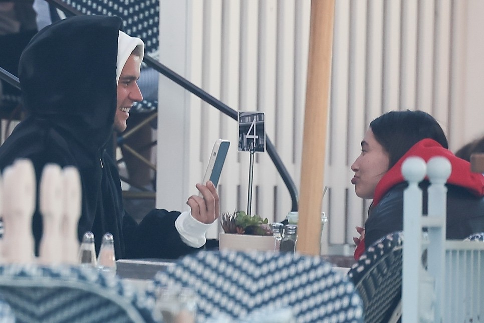 Justin Bieber és Hailey Bieber együtt reggeliztek