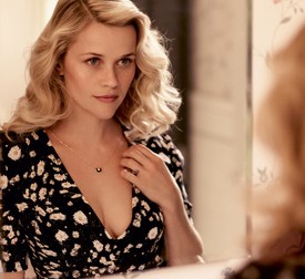 A lány a szomszédból feltárja sötét oldalát