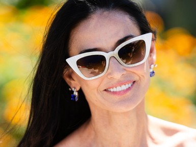 Demi Moore sellőnek öltözött, a színésznő éteri lila szettben lépett Cannes vörös szőnyegére