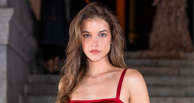 Palvin Barbara tűzpiros ruhában szántotta fel a vörös szőnyeget, csak úgy ámulunk, milyen lélegzetelállító a magyar modell