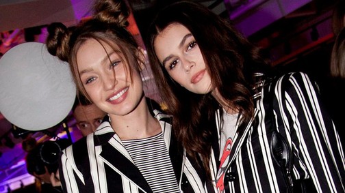 Gigi Hadid és Kaia Gerber is pizsamát viseltek ezen a partin, és milyen jól tették