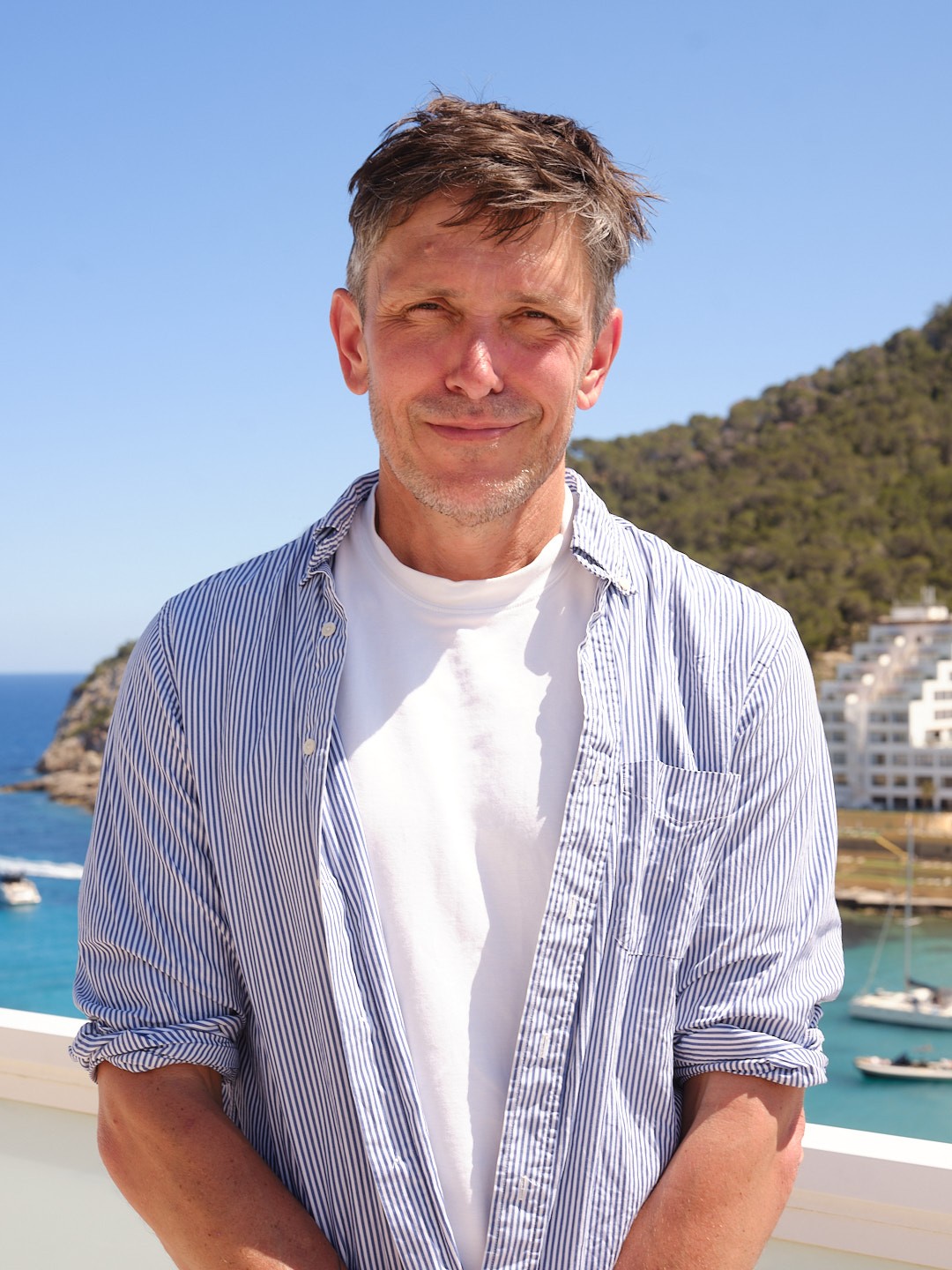 Andy Crysell a Selling The Night című könyv szerzője, kommunikációs és reklámszakember