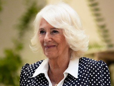 Kamilla királyné végtelenül kínos helyzetbe került, így reagált a kellemetlen kérdésre