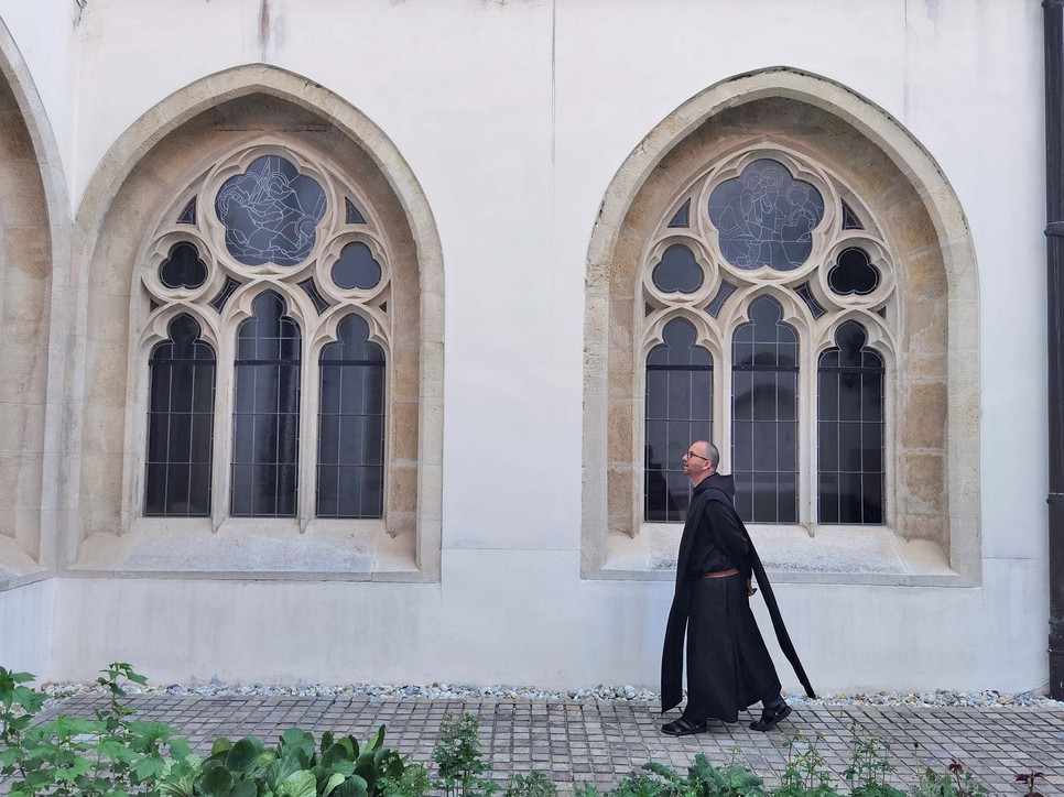 Márton testvér szakmája eredetileg is az, amivel Pannonhalmán foglalkozik: kertész