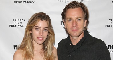 Apjával az oldalán villantott Ewan McGregor lánya, aki a Playboynak is levetkőzött