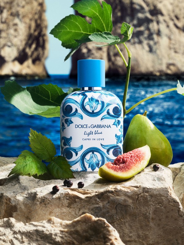A Light Blue Capri In Love Pour Homme egy fás-fűszeres illat, amely a fűszeres fekete bors finom melegével nyit. Capri In Love Pour Homme edp DOLCE&GABBANA 41 490 Ft/50 ml (829,8 Ft/1 ml)