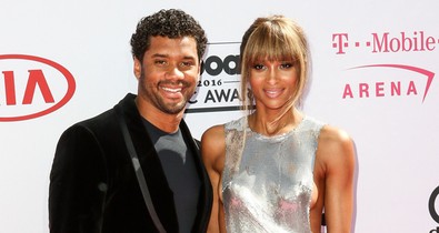 Ciara férjhez ment egy lélegzetelállítóan szép ruhában