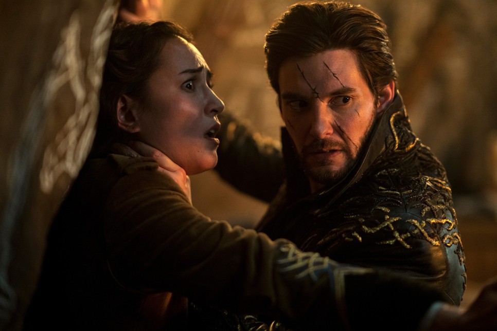 A tavalyi év legnagyobb felháborodást keltett sorozatlezárása a két évadot megért Árnyék és Csont volt, amiért hosszú ideig kampányoltak a rajongók