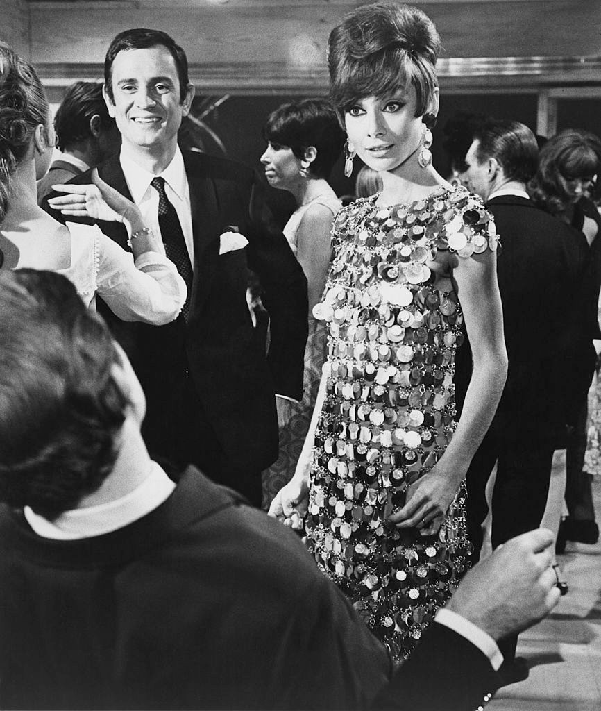Audrey Hepburn Paco Rabanne ruhát viselt a Ketten az úton című filmben, 1967-ben