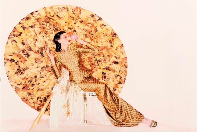 John Galliano tervezése a Christian Dior számára 1997-ből