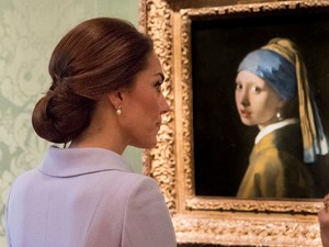 Ilyen lenne a világ egyik leghíresebb festménye, ha Emily Ratajkowski lett volna a modell