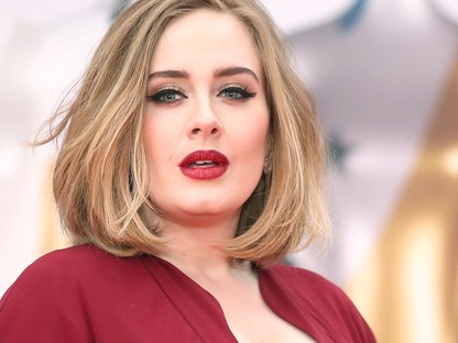 Adele bikiniben is megmutatta elképesztő alakját