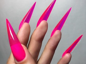 Hódít az átlátszó, zselés manikűr! Te bevállalnád?