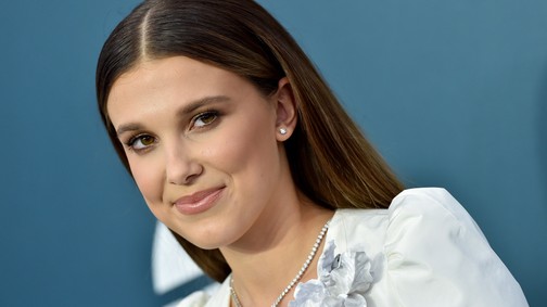 Millie Bobby Brown gyulladt pattanásokkal is vállalja az arcát, és minket is erre bátorít
