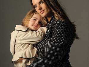 A brazil szupermodell megint 4 éves kislányával pózol