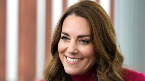Kate Middleton magenta kabátját legszívesebben letépnénk róla és elfutnánk vele a naplementébe