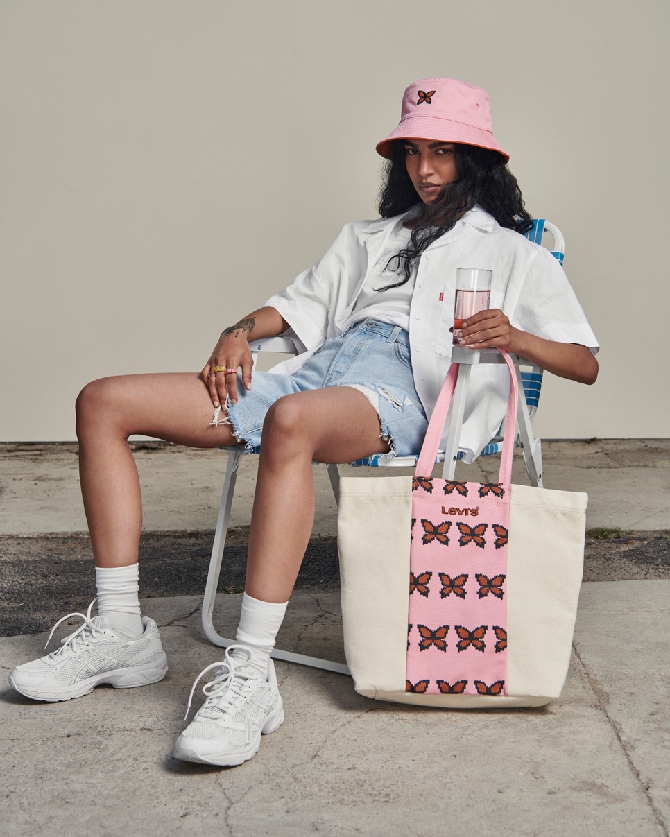 Egy-két különleges kiegészítő egyedivé teszi majd az alapdarabjaidat. Jöhet egy vödörsapka?