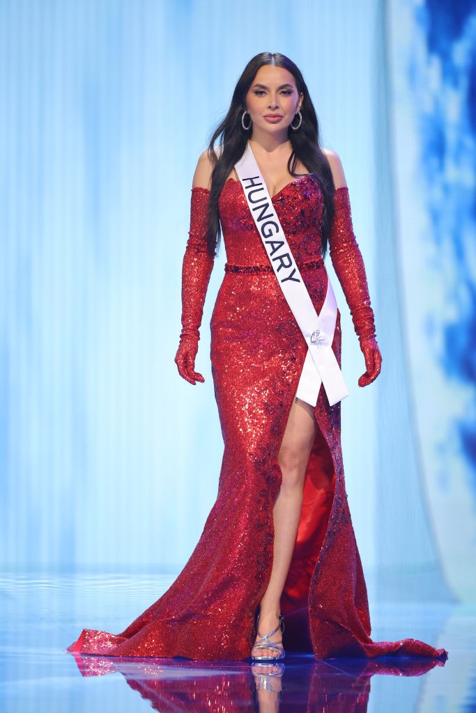 Blága Tünde a Miss Universe kifutóján