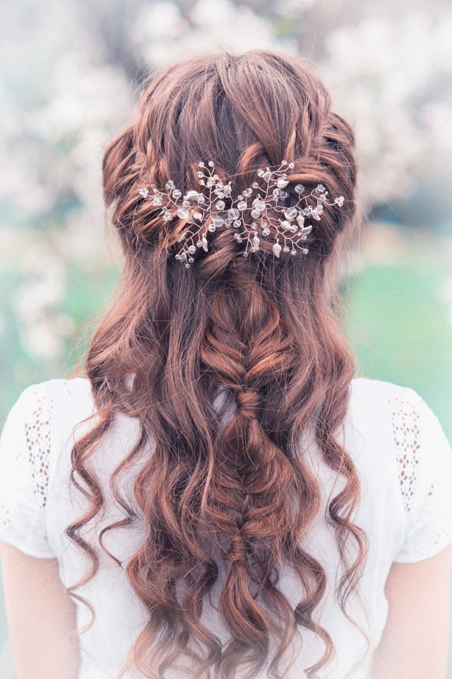 karácsony, frizura, karácsonyi hajtipp, batiste, hajtipp