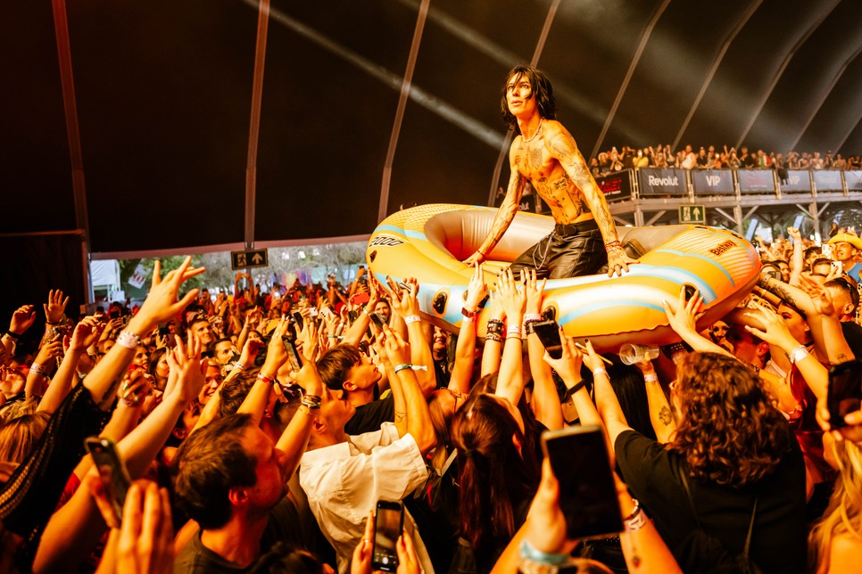 A Szigeten olykor a spontán bulik a legjobbak