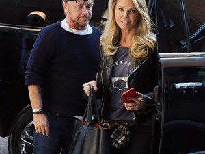 60 felett is rocksztárral randizik a topmodell