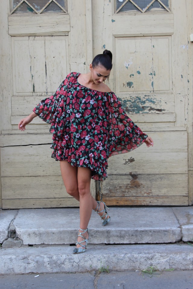 Virágos kedd és turis ruhák