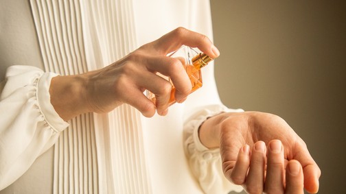 Elbűvölő, játékos, gyümölcsös: 3 izgalmas illat a nyár minden pillanatára