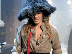 Galliano a Zaránál tér vissza?