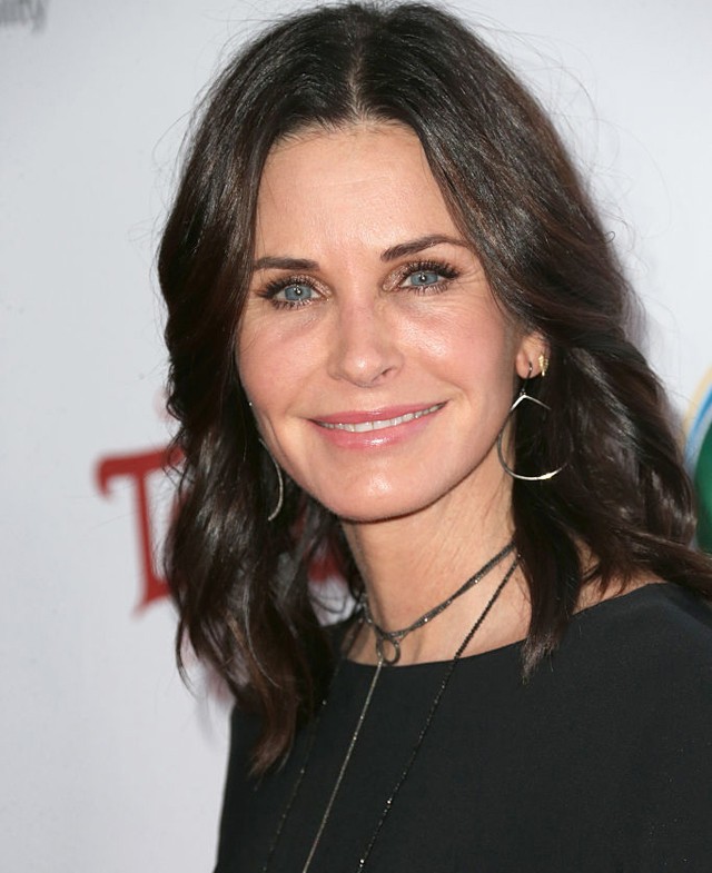 Ő Courteney Cox 14 éves lánya, aki nemcsak csodaszép, de gyönyörűen is énekel