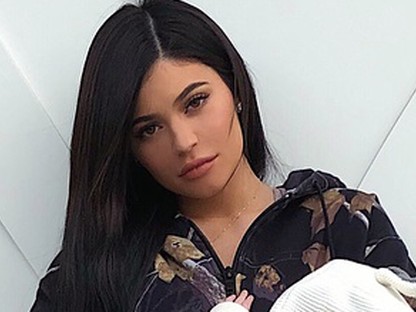 Így se láttuk még soha Kylie Jenner kislányát: nagyon cuki
