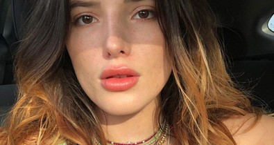Bella Thorne ismét pucérkodik az Instagramon, ruha nélkül pózol a tükörben