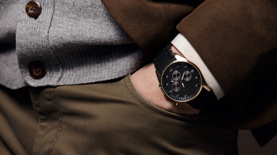 Az órák formavilága letisztult, ugyanakkor részleteiben gazdag.