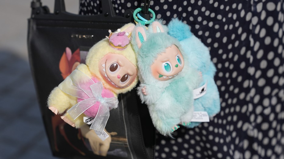 A csúnya kiegészítők felforgatták a divatvilágot, mindenki Labubu-t akar!