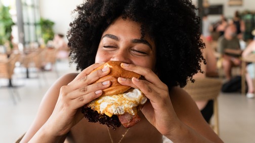 5 élelmiszer, ami károsíthatja az agyműködésedet a neurológus szerint