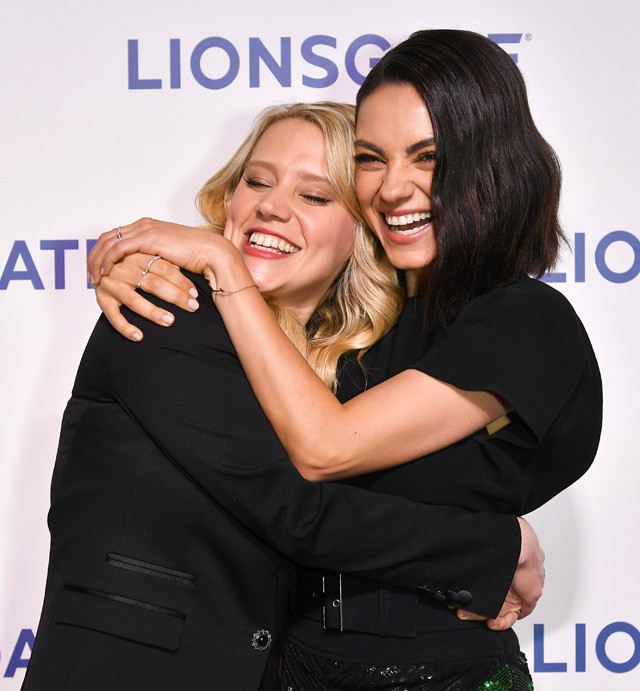 Mila Kunis és Kate McKinnon 