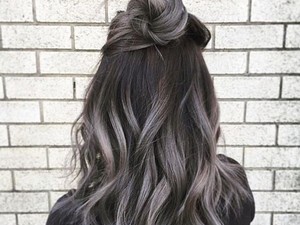 A szürke ombre haj a legmenőbb trend most