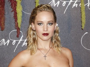 Hű Jennifer Lawrence, mi sem kapunk levegőt a dekoltázsodtól