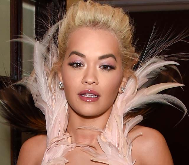 Rita Ora úgy kigyúrta magát, hogy nem hiszünk a szemünknek