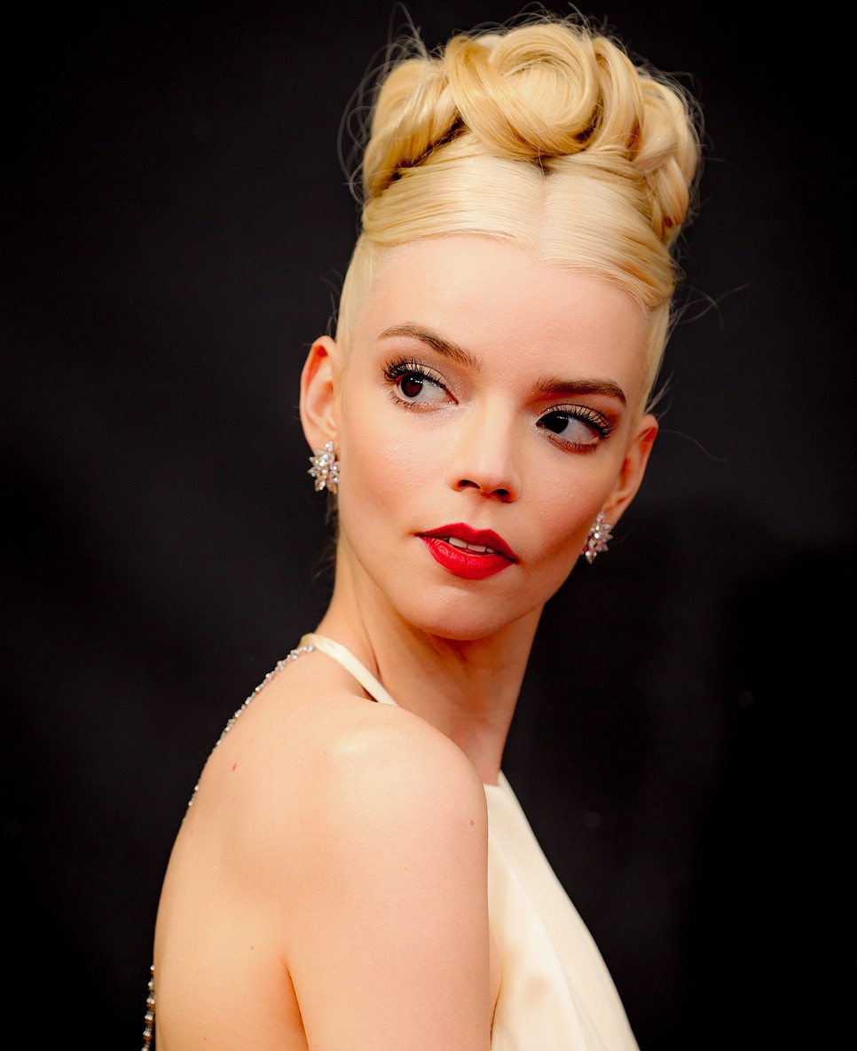 Anya Taylor-Joy Disney hercegnőként vonult be a 2021-es Emmy gálára