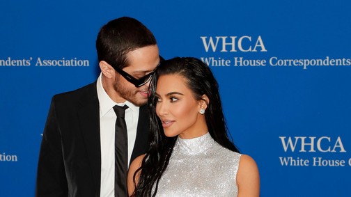 Kim Kardashian és Pete Davidson első közös vörös szőnyeges megjelenése nem is lehetett volna stílusosabb