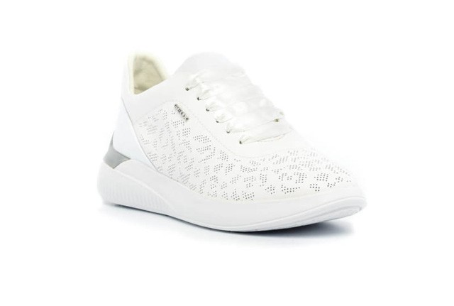 GLAMOUR nagykövetünk megmutatja kedvenc hétköznapi cipőit