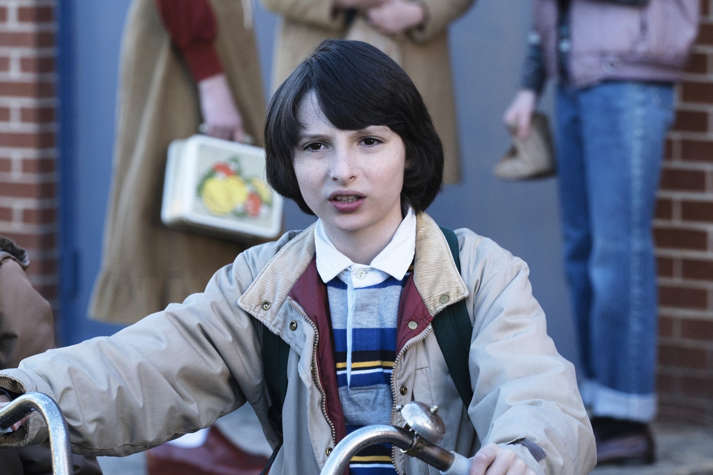 Finn Wolfhardot Mike Wheeler bőrébe bújva ismerhettük meg hosszú, frufrus frizurával.
