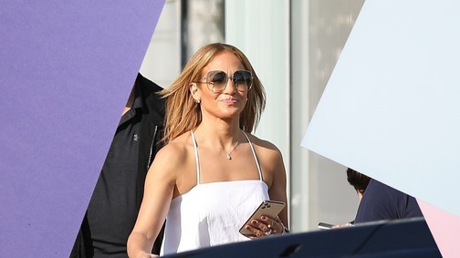 Jennifer Lopez bemutatja a klasszikus farmerszoknya új változatát - Hatalmas trend lesz idén nyáron ez a fazon